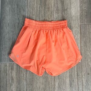 lululemon size 2 hotty hots 4 inch